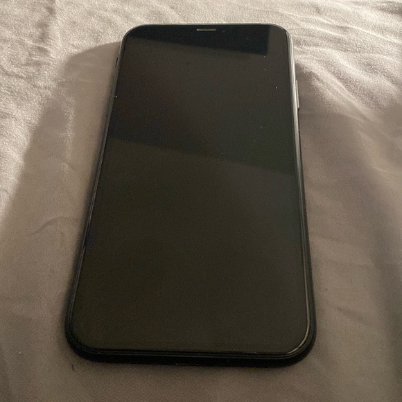 *iPhone XR (BLACK). In good condition.*